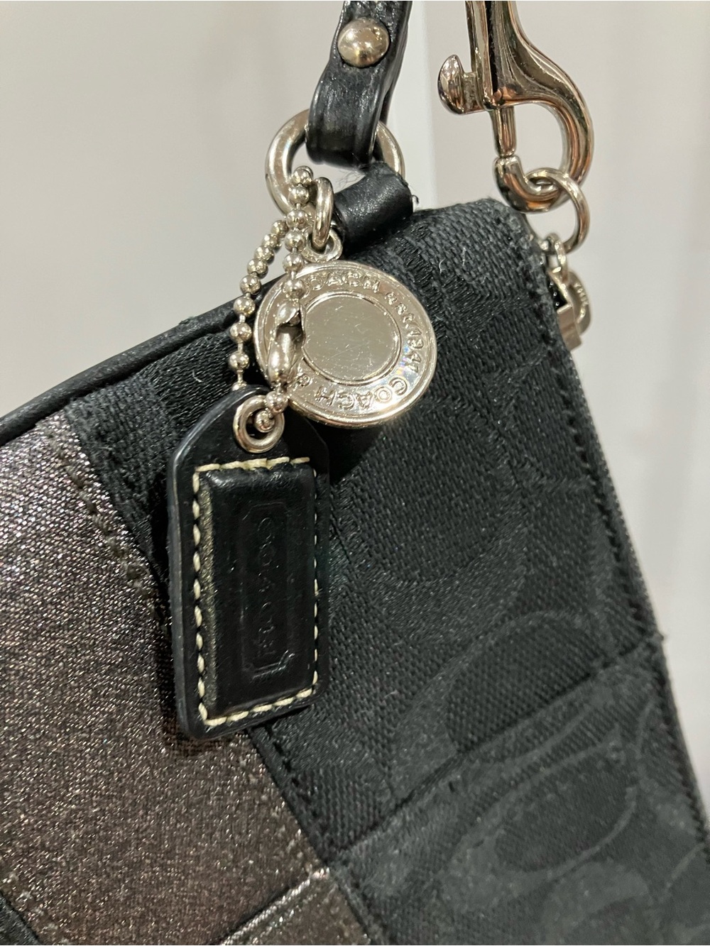 Coach Black Wristlet with legacy lining - Picture 4 of 6